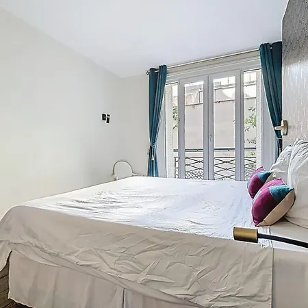 Elegant 3-bedroom With Hammam Near Eiffel Tower 아파트 파리